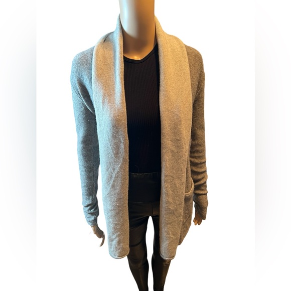 Beautiful and cozy Aritzia cardigan - Picture 5 of 10